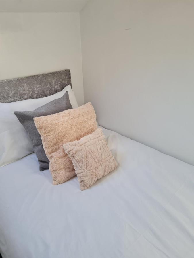 Shm Stays Hs2 Workers Great For Long Term Stays & Short Stays, 15 Min Drive To City Centre & Airport 2 Min Walk To Shops And Train Station Birmingham Exterior foto